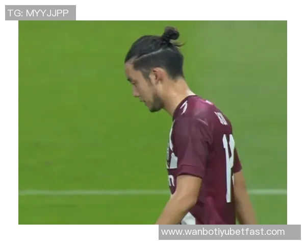 李刚仁手球送点球机会布雷斯特点球滑倒错失良机