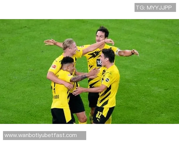 多特蒙德关注17岁左后卫普拉特斯交易价格成关键难题