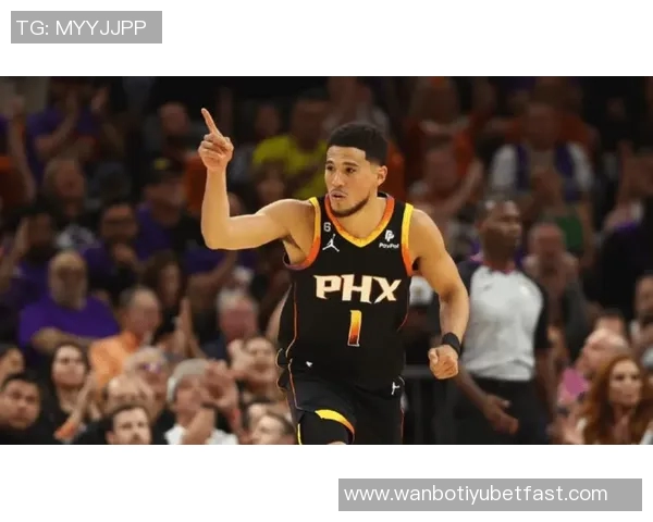 布克上半场表现出色14分9助攻展现控卫风范引领球队进攻