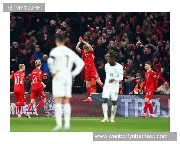 曼联全队表现出色拉什福德霍伊伦双双进球奥纳纳零封对手